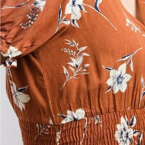 NWT SLEEVELESS Boutique Paper Crane smocked rust orange, white, navy floral top